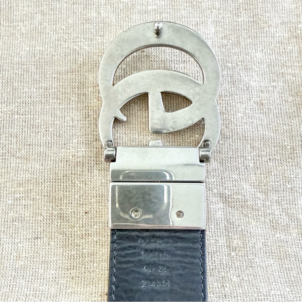 Gucci Men’s GG Marmont Reversible Belt in Size 90 - Picture 3 of 6